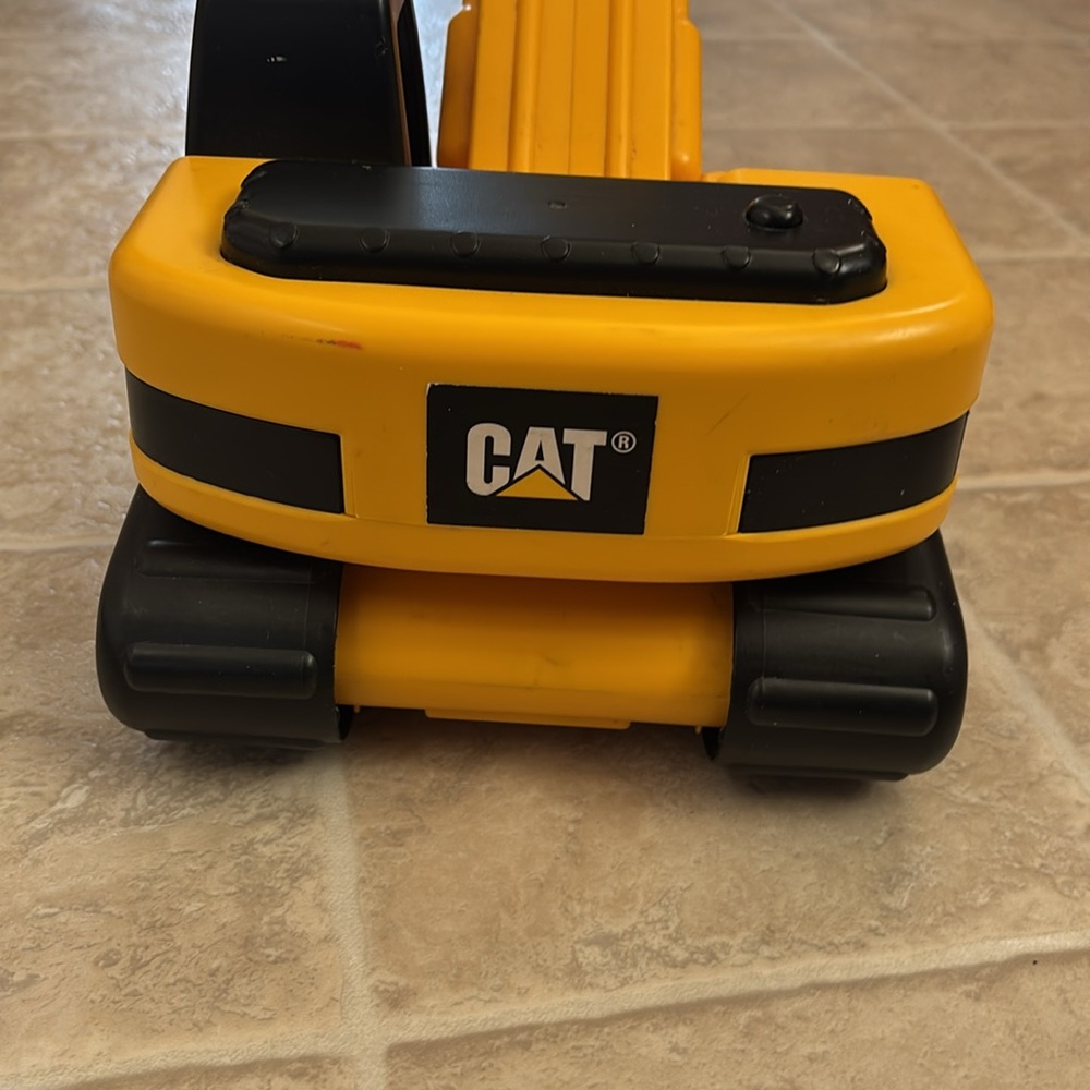 Cat Excavator Big Movin Rumbler with figure Toddler Truck Sounds &  Moving Toy - Picture 5 of 7